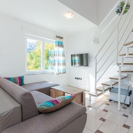 Beautiful Apartment Lovorka 6 , Baska, Krk 外观 照片