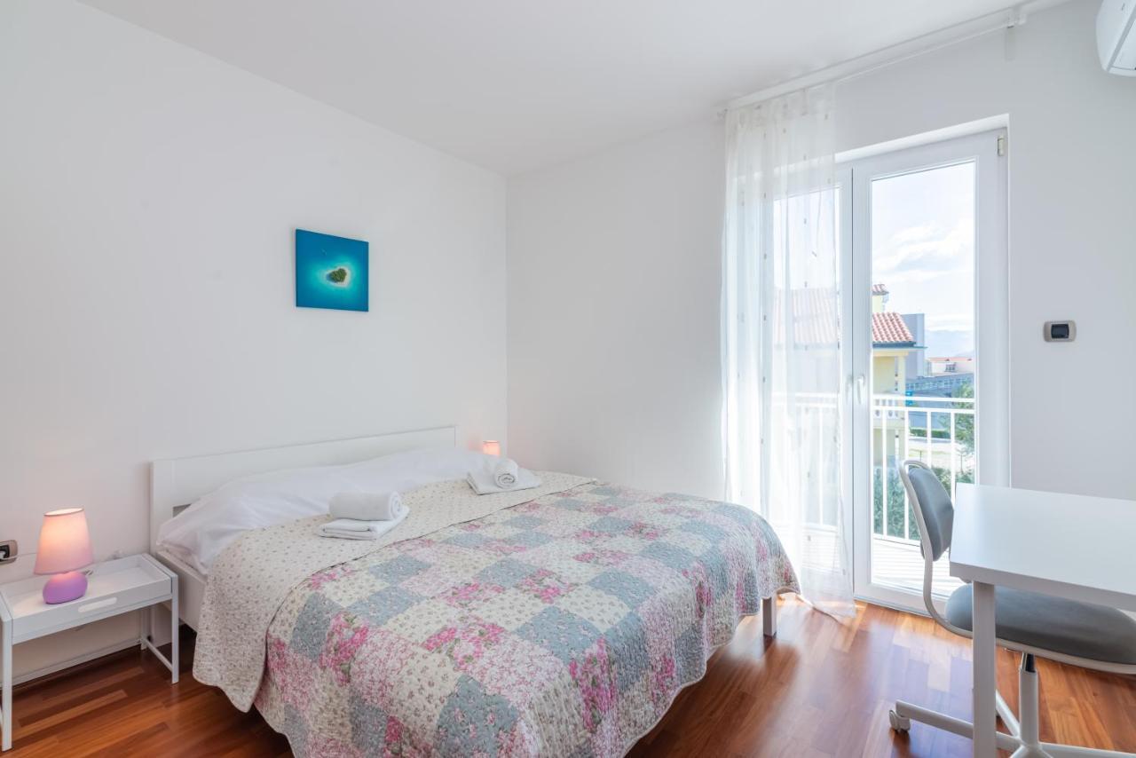 Beautiful Apartment Lovorka 6 , Baska, Krk 外观 照片