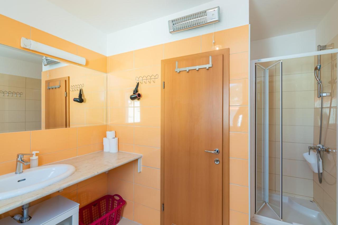 Beautiful Apartment Lovorka 6 , Baska, Krk 外观 照片