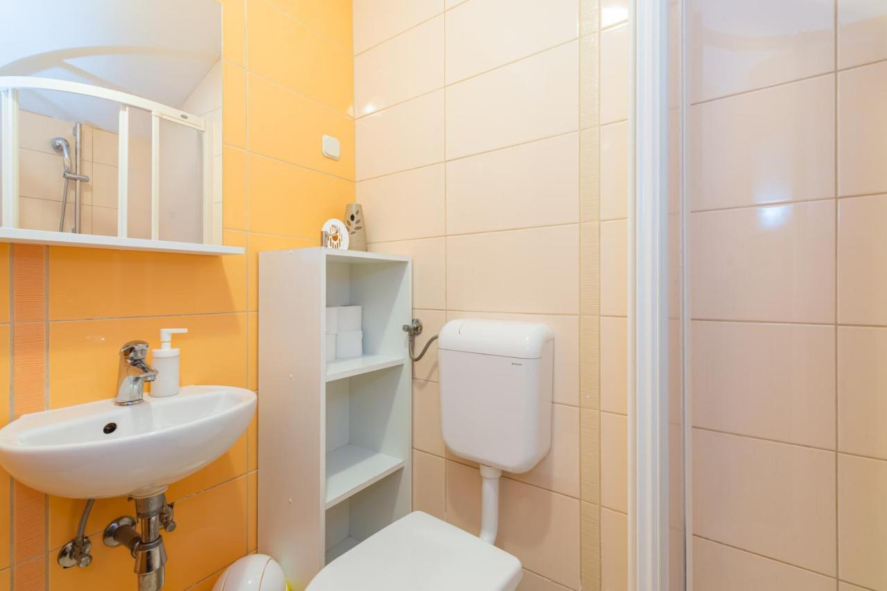 Beautiful Apartment Lovorka 6 , Baska, Krk 外观 照片