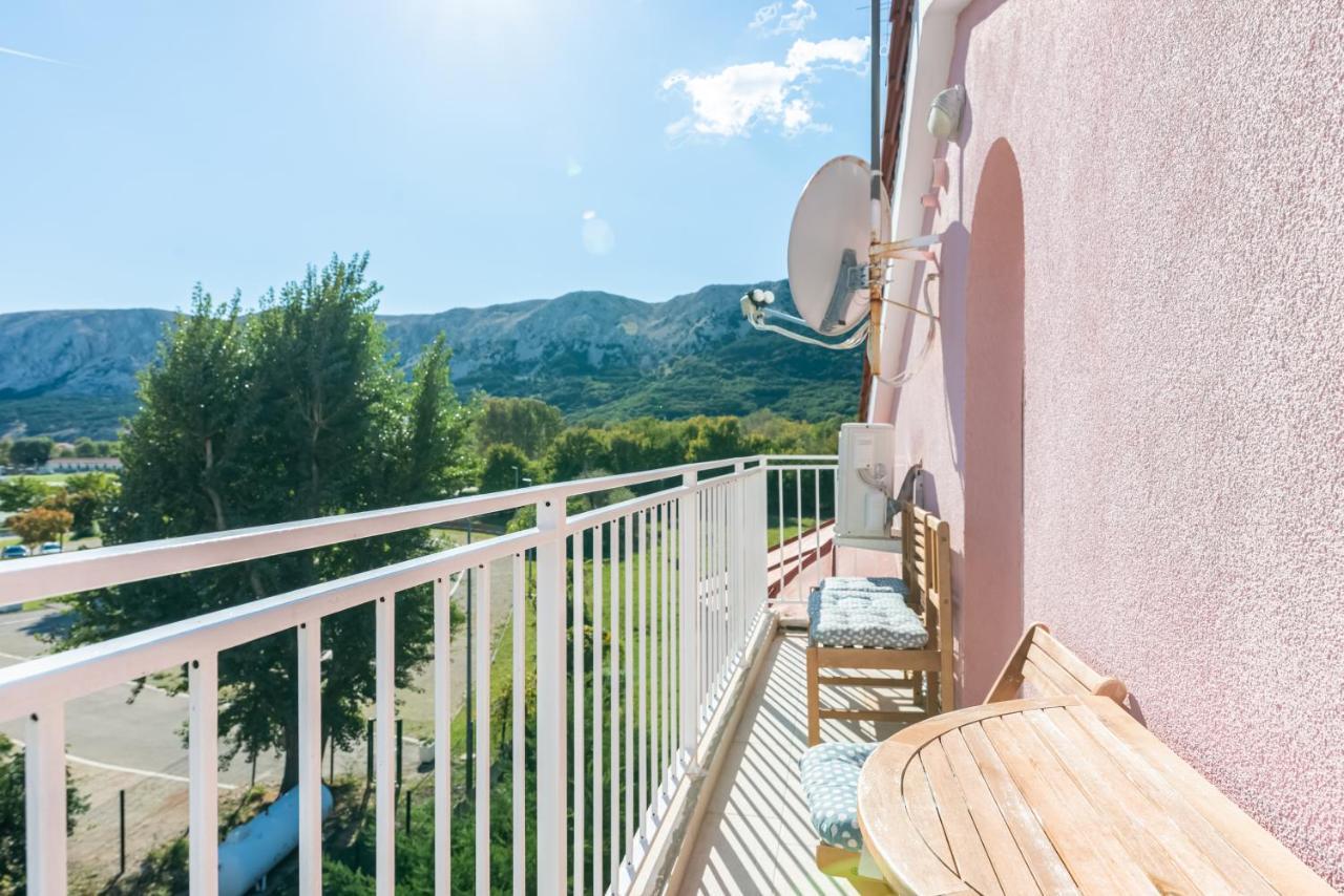 Beautiful Apartment Lovorka 6 , Baska, Krk 外观 照片