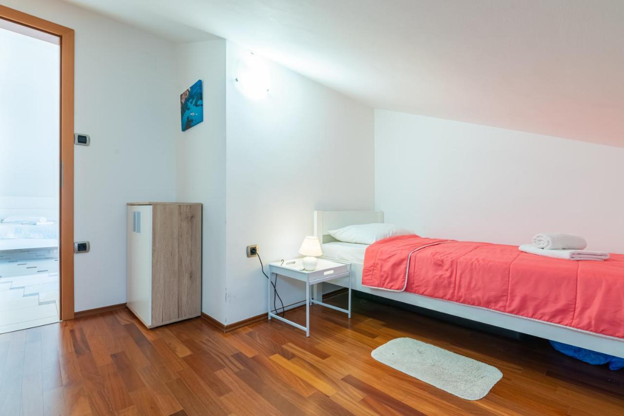 Beautiful Apartment Lovorka 6 , Baska, Krk 外观 照片