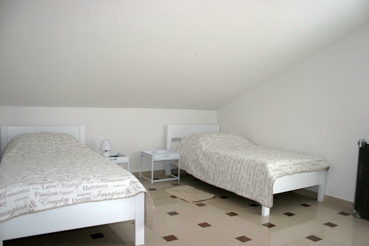 Beautiful Apartment Lovorka 6 , Baska, Krk 外观 照片
